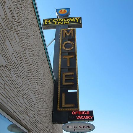 Economy Inn Онтэрио Экстерьер фото