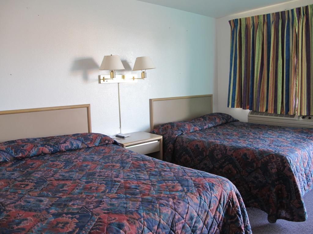 Economy Inn Онтэрио Номер фото