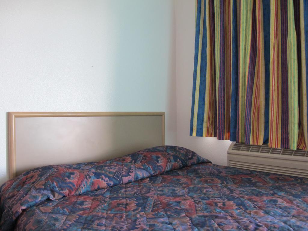 Economy Inn Онтэрио Номер фото