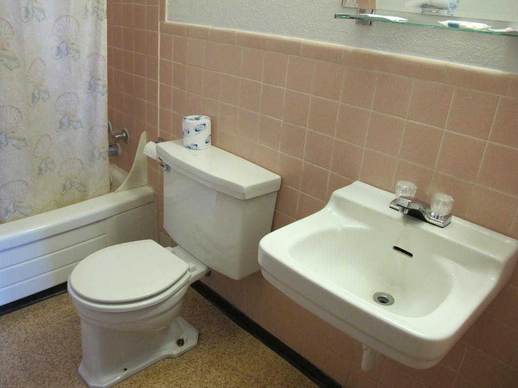 Economy Inn Онтэрио Номер фото
